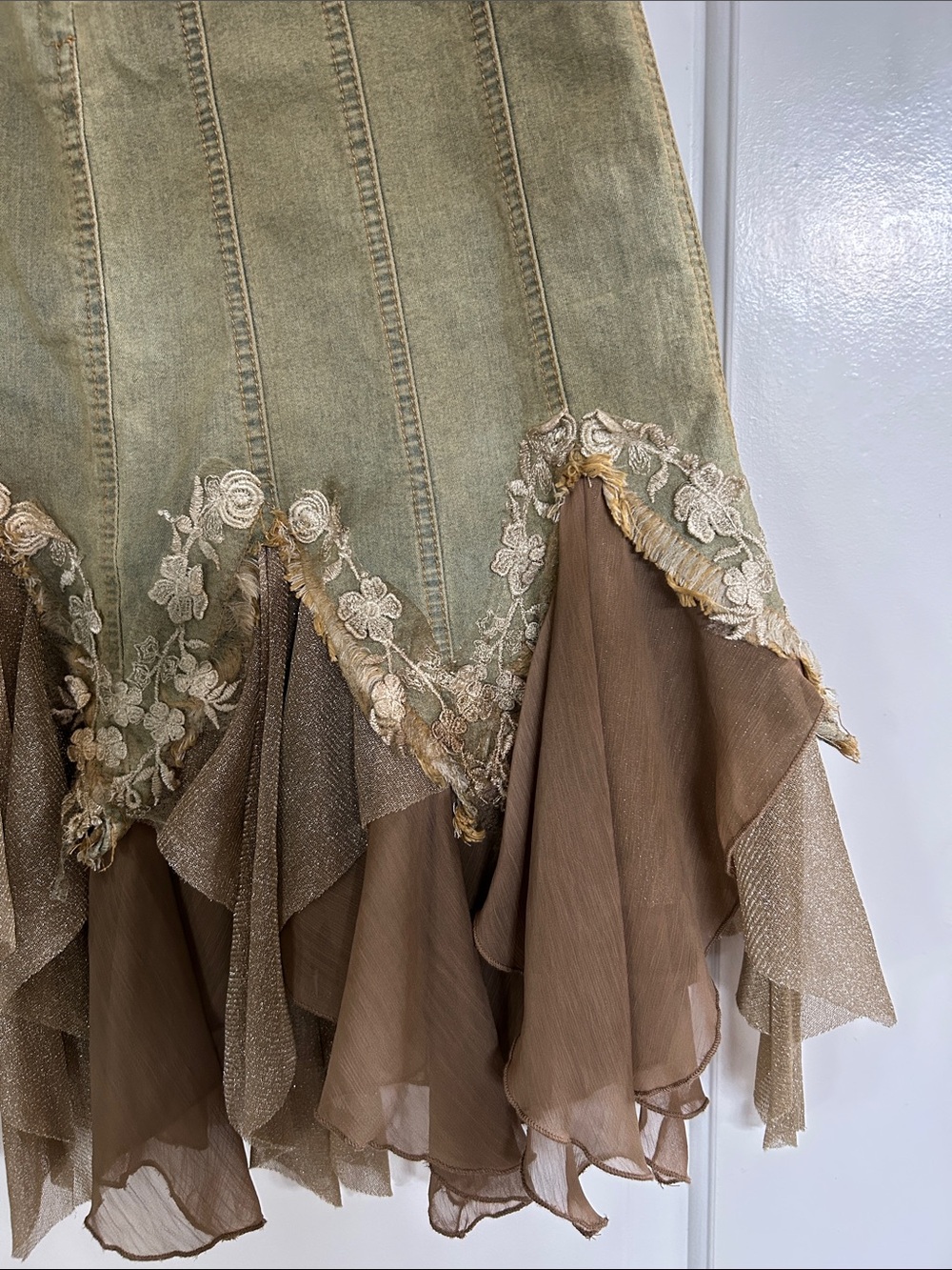 Women's Olive Green High-Low Layered Ruffle Skirt with Lace Trim - Picture 9 of 10